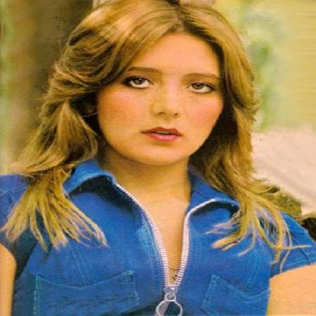 دانلود آهنگ مادرم چشم به راهه از سفر بیاد دارم میام دارم میام به خونمون – مسافر – از نوش آفرین