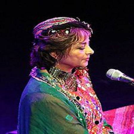 دانلود آهنگ باغبانی هستم که هر صبح میپاشم آب بر گلهایم از سیما بینا