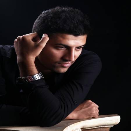 دانلود آهنگ چند سال که کم سو شدن چشمام – هر لحظه چشم به راه تو لحظه ها بدجوری بی رحمن – دور از تو سالها – از پویا بیاتی